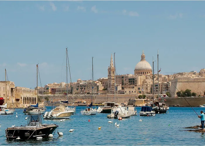 Terrace View- A Charming Two Bedrooms Penthouse Ac-Wifi