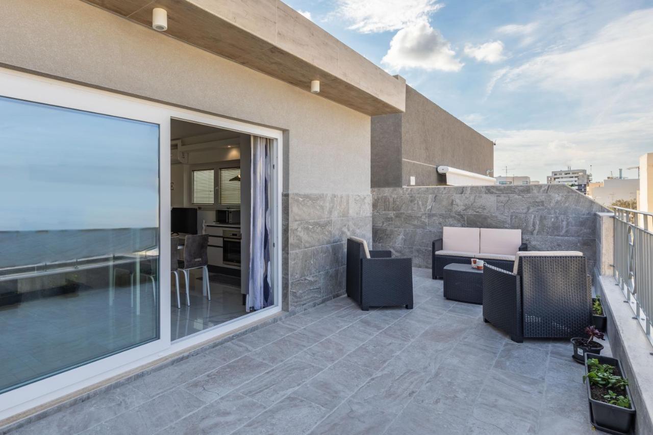 Terrace View- A Charming Two Bedrooms Penthouse Ac-wifi Apartamento *