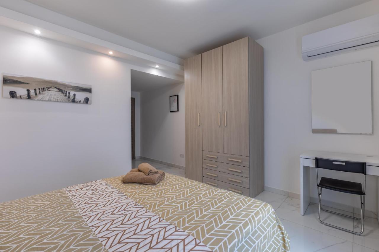 Terrace View- A Charming Two Bedrooms Penthouse Ac-Wifi Apartment