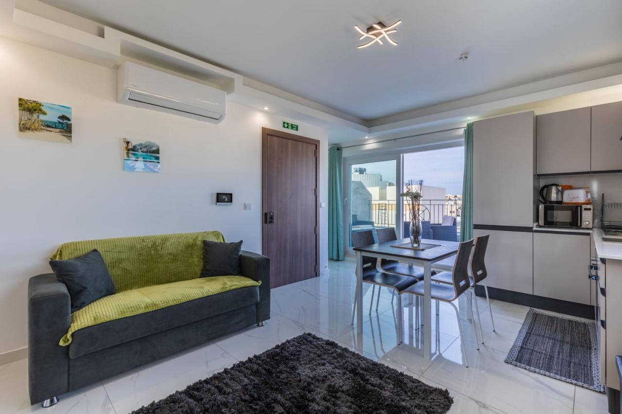 Terrace View- A Charming Two Bedrooms Penthouse Ac-wifi *