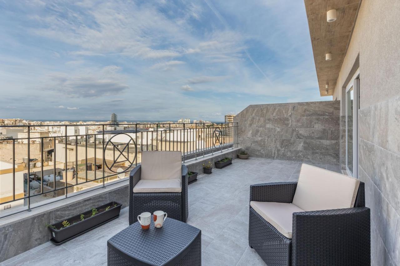 Terrace View- A Charming Two Bedrooms Penthouse Ac-wifi Apartamento *