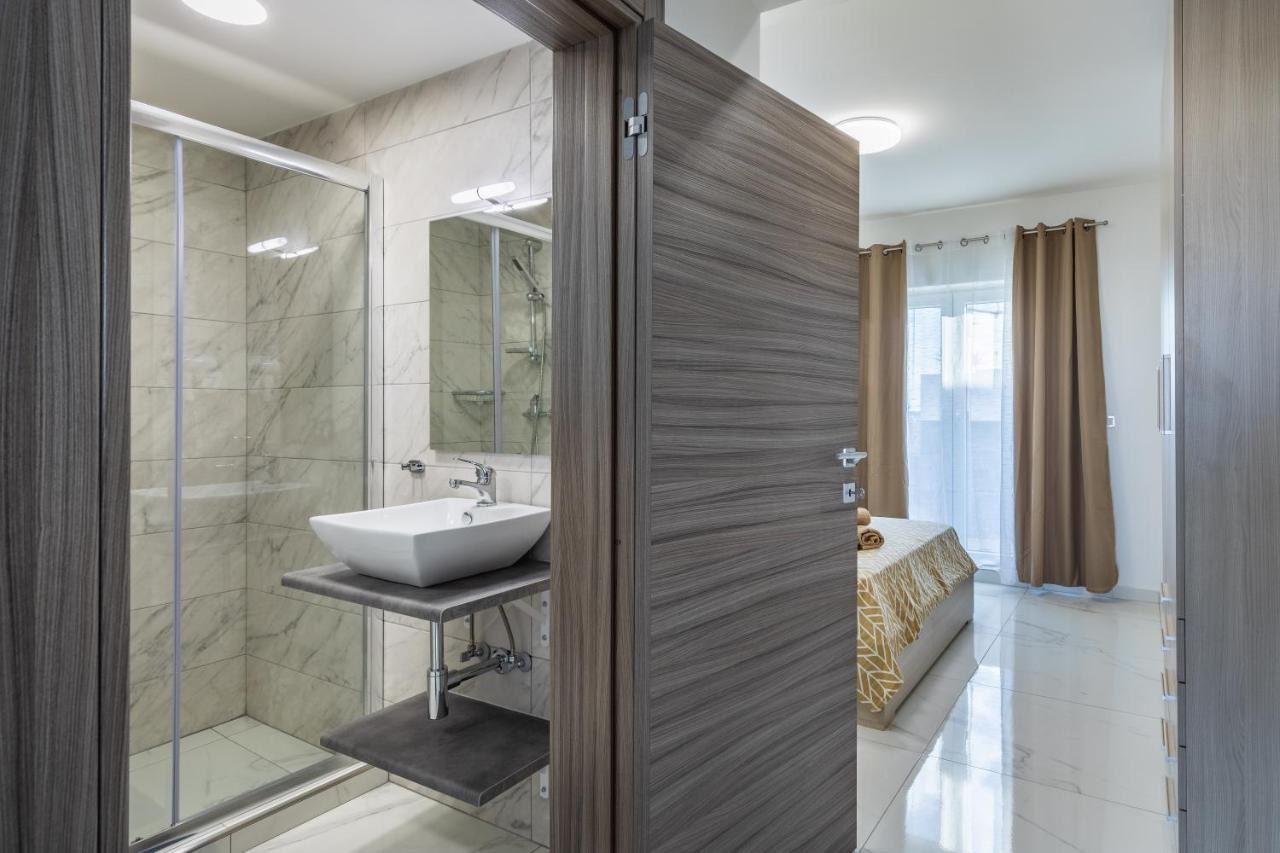 Terrace View- A Charming Two Bedrooms Penthouse Ac-Wifi *